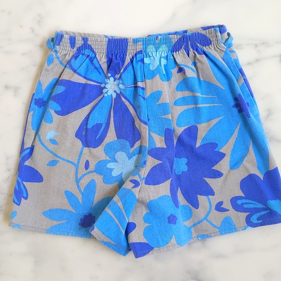 NWOT. Girl's 100% Cotton Skirt/Skort with multi color flowers and sparkling. - Picture 5 of 5